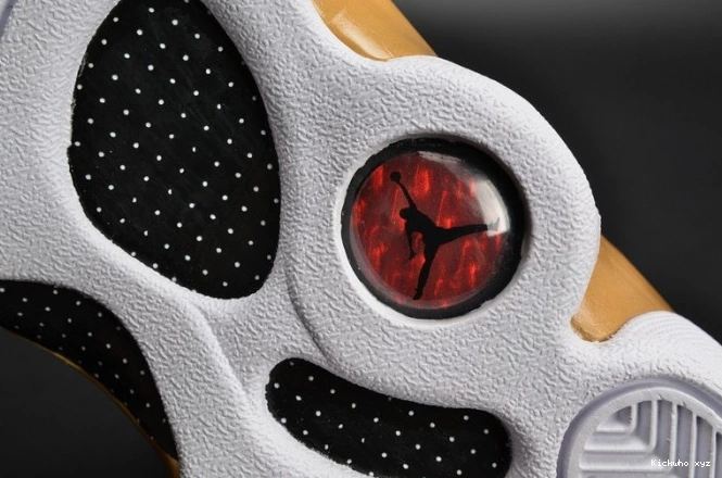 white JORDAN RETRO 414571-135 MOMENTS